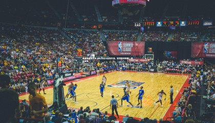 爱游戏体育在线-战队凭实力逐渐升温，斩获胜利硕果，战队登场